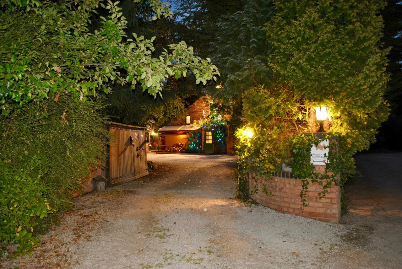 Squirrel Barn Villa Milwich Exteriör bild
